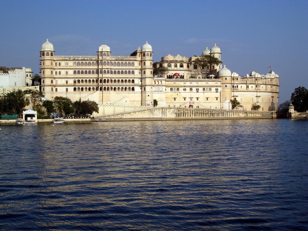 https://d3r8gwkgo0io6y.cloudfront.net/upload/cityy palace.jpg